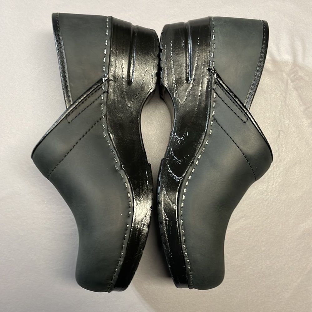 Sanita Women’s Clogs Slip-On Closed Back Leather Upper Size 38 Used PreOwned